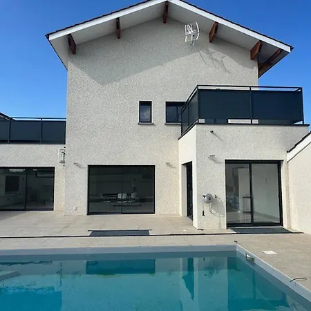 Feriehus House 90 With 8 Bedrooms Lechaffardcom