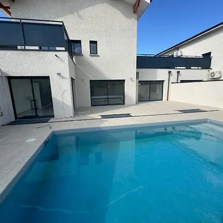 House 90 With 8 Bedrooms Lechaffardcom Feriehus